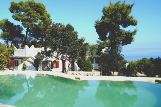 Maison de vacances familiale de style grec traditionnel,