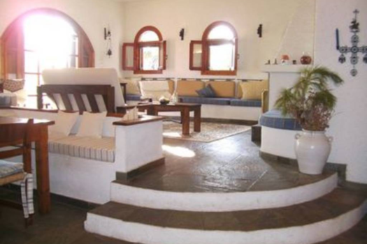 Maison de vacances familiale de style grec traditionnel,