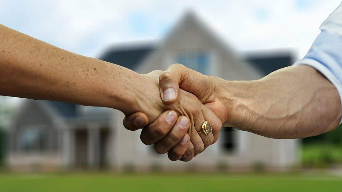 Top 5 des sites francophones qui proposent des biens immobiliers en Grèce
