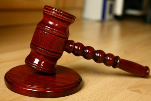 Les banques grecques s’apprêtent à vendre 300 000 propriétés aux enchères - PX - gavel-g88df99942_1280