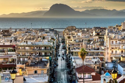 Vivre à Patras touriste ou expatrié ce qu'il faut savoir ! - canva