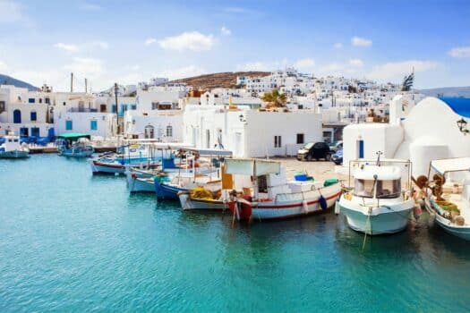 La jolie maison de Stéphane Bern sur l'île de paros en Grèce - canva