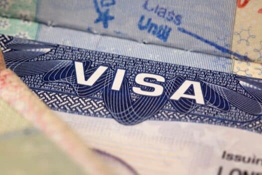 Peut-on travailler en Grèce sans visa - canva